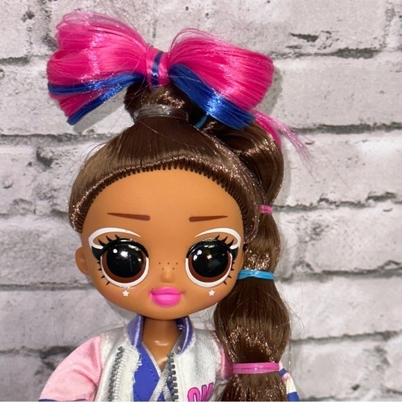 L.O.L. Surprise! LOL Surprise OMG SPORTS CHEER DIVA Cheerleading Dolls - Picture 7 of 16